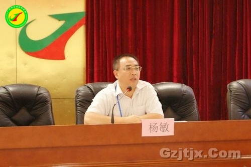 (图为杨敏院长在致辞)